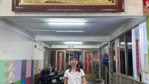 Lắp đặt tranh bách hạc quần tùng dát vàng cho khách hàng tại thành phố Hồ Chí Minh