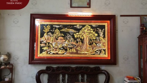 Tranh vinh quy bái tổ 2m14 - 1m25 đồng đỏ tam khí dát điểm vàng khung gỗ hương lắp cho khách Hải Dương