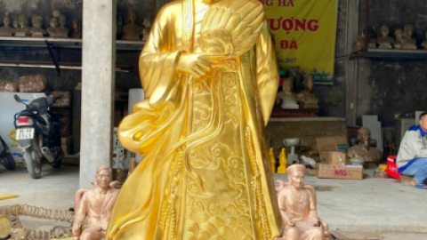 Bàn giao tượng Khổng Minh dát vàng 9999 cho khách tại Yên Nghĩa, Nam Định