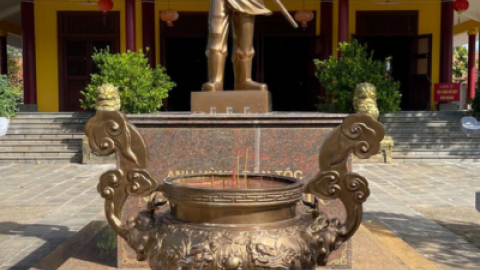 Lắp đặt tượng anh hùng Nguyễn Trung Trực tại đình thờ Nguyễn Trung Trực Cửa Cạn - Phú Quốc - Kiên Giang