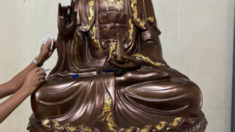 Hoàn thiện tượng Phật Quan  Âm cao 1m55 dát điểm vàng tại chùa Linh Quang, An Hòa, Sa Đéc, Đồng Tháp