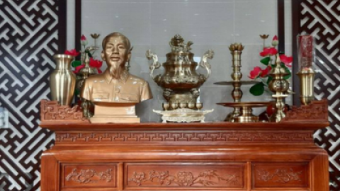 Bàn giao tượng Quan  Âm 1m2, tượng Bác Hồ cao 50cm và bộ đồ thờ bằng đồng catut cao 60cm cho khách hàng tại Bạc Liêu