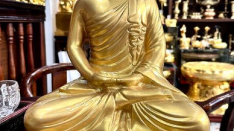 Khách hàng thỉnh tượng Thích Ca bằng đồng cao 40cm