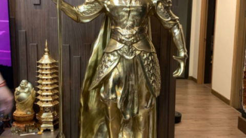 Vận chuyển và lắp đặt tượng Tôn Ngộ Không bằng đồng catut cao 1m7 (2m4 cả gậy) cho khách hàng quận 12 tp Hồ Chí Minh