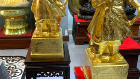 Bàn giao tượng Trần Hưng Đạo cao 70cm, 90cm thếp vàng 9999 cho khách hàng Sài Gòn