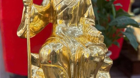 Đồ đồng Thiên Phúc bàn giao tượng Hải Thượng Lãn Ông