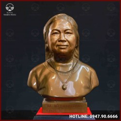 Tượng chân dung người phụ nữ bằng đồng đỏ