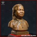 Tượng chân dung người phụ nữ bằng đồng đỏ