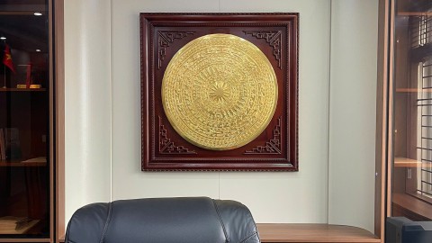 Đồ đồng Thiên Phúc Bàn giao tranh mặt trống dát vàng 80cm khung 1m08 tại Lào Cai