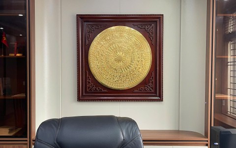 Đồ đồng Thiên Phúc Bàn giao tranh mặt trống dát vàng 80cm khung 1m08 tại Lào Cai