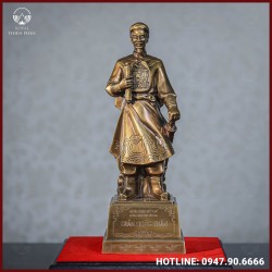 Tượng Trần Hưng Đạo đồng vàng hun giả cổ cao 30cm ngang 11cm