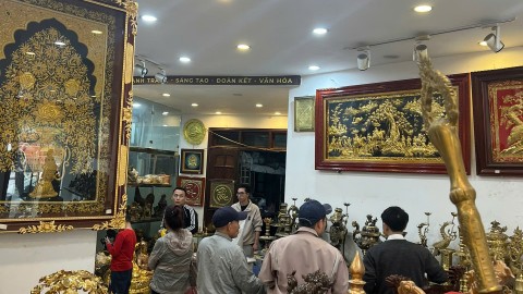 Cuối tuần nhộn nhịp tại Đồ đồng Thiên Phúc