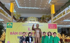 Đồ đồng Thiên Phúc bàn giao tượng chủ tịch Hồ Chí Minh cao 2m1, nặng 800kg cho tập đoàn Mai Linh