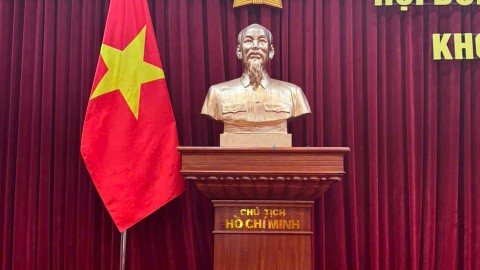 Bàn giao tượng Bác Hồ bằng đồng cao 1m2 tại Hạ Long, Quảng Ninh