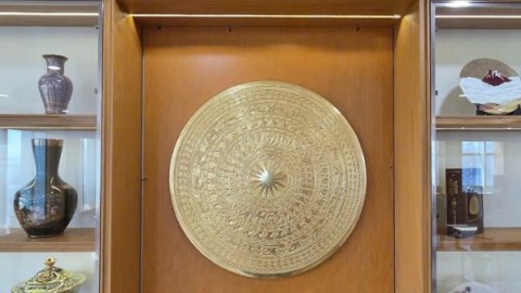 Hoàn thiện và lắp đặt tranh mặt trống đường kính 90cm tại Văn phòng Thành uỷ - Quận 3 - TP HCM