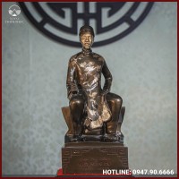 Tượng Nguyễn Du đồng đỏ cạo màu cao 45cm