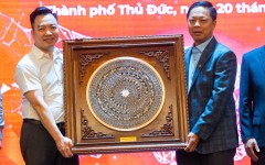 Đồ đồng Thiên Phúc bàn giao mặt trống đồng đỏ đường kính 50cm , khung 80cm cho tập đoàn Thiên Khôi