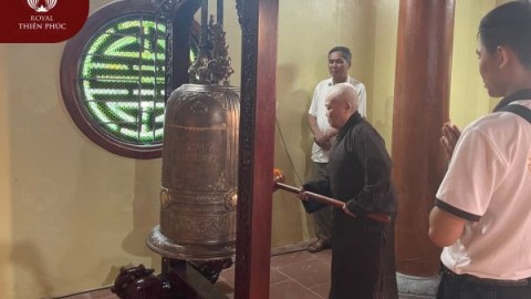 Đúc chuông 300 kg tại đình làng Văn Mỹ Ngoại, Đinh Xá, Phủ Lý - Hà Nam