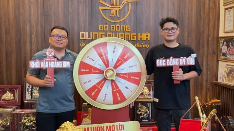Khách hàng qua cửa hàng Đồ đồng Thiên Phúc mua bộ đồ thờ bằng đồng cattut !