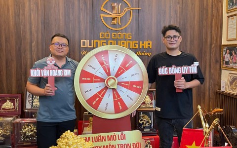 Khách hàng qua cửa hàng Đồ đồng Thiên Phúc mua bộ đồ thờ bằng đồng cattut !