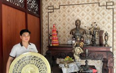 Đồ đồng Thiên Phúc bàn giao mặt trống, tượng Bác Hồ và đồ thờ tại Viettel Post