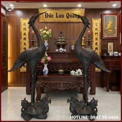 Bộ hạc thờ bằng đồng cỡ lớn hun đen nổi bật