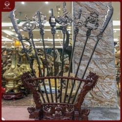 Bộ bát bửu đồng đỏ giá đỡ gỗ gụ cao 2m2