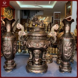 Đỉnh mao rồng và đôi lọ lộc bình đồng chạm tứ quý cạo màu cao 1m2