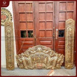 Cuốn thư câu đối đồng vàng song long chầu nguyệt giả cổ