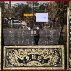 Đại tự câu đối đồng vàng sơn đen