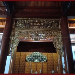 Cửa võng đồng vàng tinh xảo