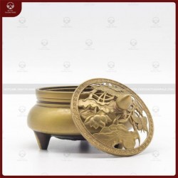 Lư đồng vàng nắp hoạ tiết hoa sen