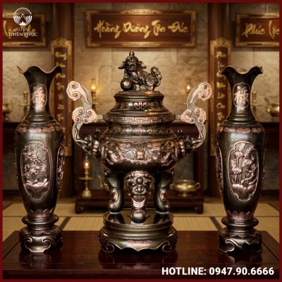 Đỉnh đồng thất lân và đôi lọ lộc bình đồng đỏ 