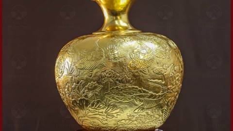  Hoàn thiện lọ Lộc Bình hút tài lộc dát vàng 9999 tới chú khách tại Bắc Ninh