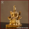 Tượng Âu Cơ ngồi trên ngai vàng bằng đồng mạ vàng 