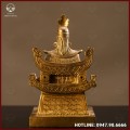 Tượng Âu Cơ ngồi trên ngai vàng bằng đồng mạ vàng 
