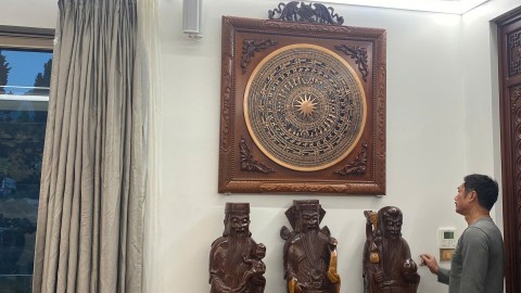 Bàn giao mặt trống D80 đồng đỏ khung gụ cho khách hàng tại Hoa Lư Ninh Bình