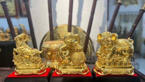 Hoàn thiện và bàn giao tượng khỉ, heo, dê đồng vàng dát vàng cho khách hàng