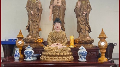 Bàn giao tượng Phật Thích Ca 70cm làm màu tô phấn diện cho thầy tại Nghệ An