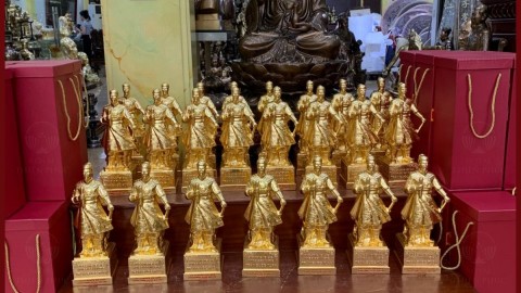 Hoàn thiện 24 pho tượng Trần Hưng Đạo cao 35cm dát vàng 9999 bàn giao khách hàng tại Hà Nội
