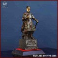 Tượng Trần Quốc Tuấn đồng đỏ khảm tam khí cao 38cm