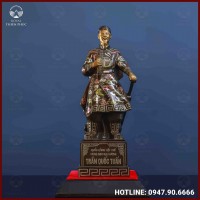 Tượng Trần Quốc Tuấn đồng đỏ khảm tam khí cao 38cm