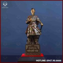Tượng Trần Quốc Tuấn đồng đỏ khảm tam khí cao 38cm