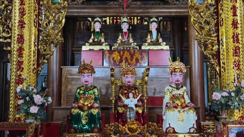 Hoàn thiện và an vị tượng Mẫu Đệ Nhị, Mẫu Đệ Tam, Nguyễn Minh Không dát vàng