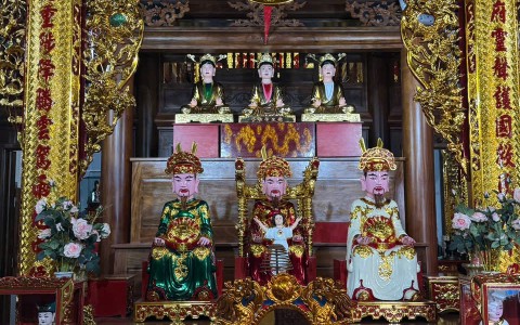 Hoàn thiện và an vị tượng Mẫu Đệ Nhị, Mẫu Đệ Tam, Nguyễn Minh Không dát vàng
