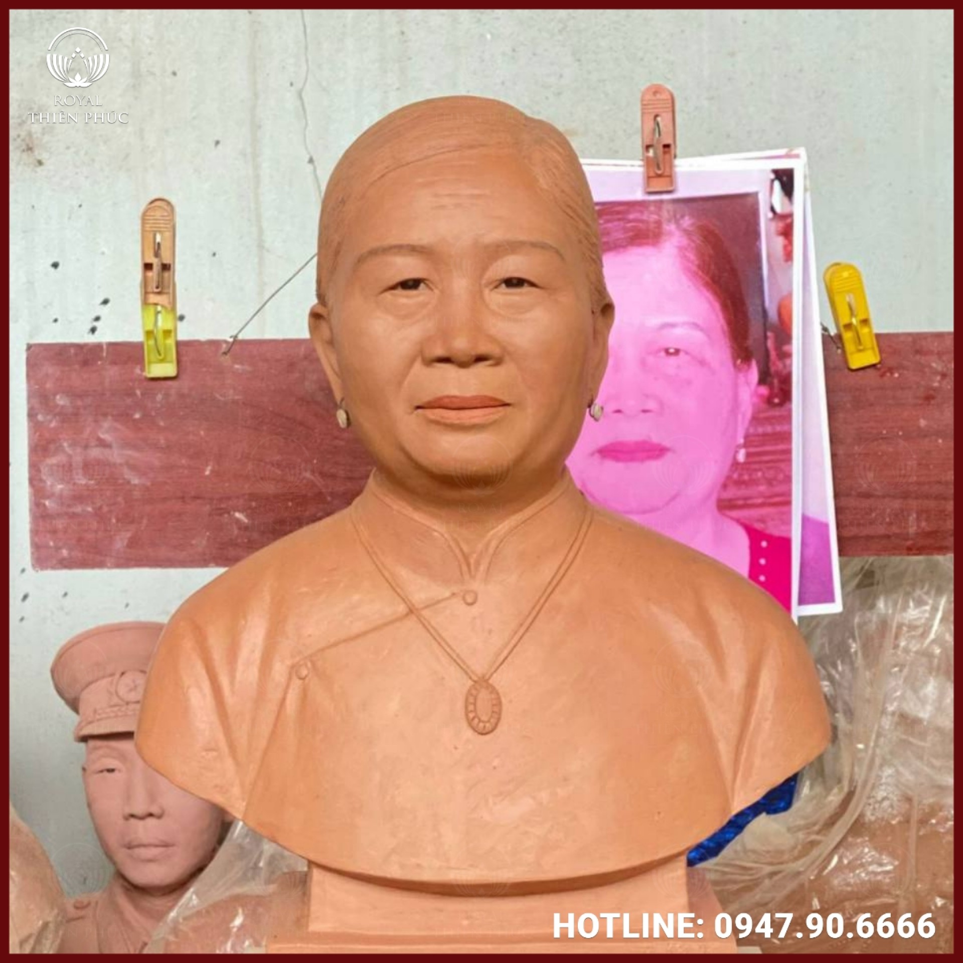 Tượng truyền thần chân dung bằng đồng mạ vàng