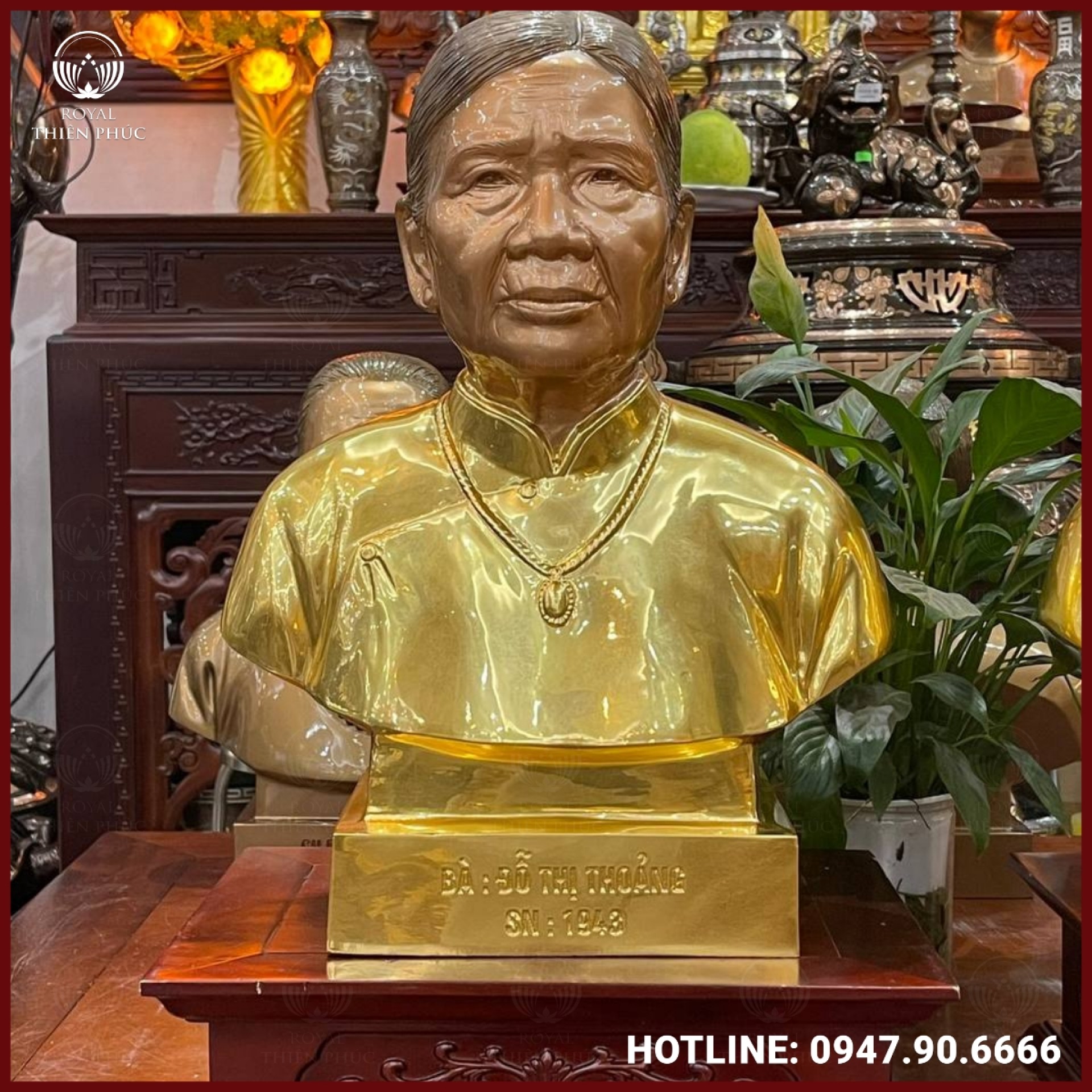 Tượng cụ bà bằng đồng mạ vàng