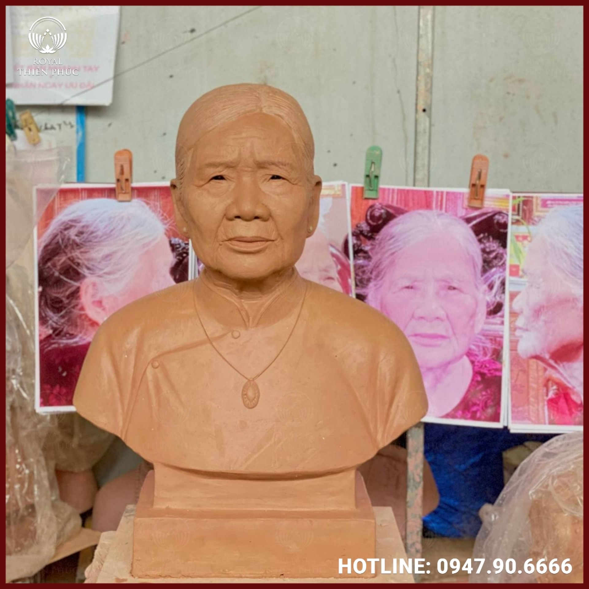 Tượng cụ bà bằng đồng mạ vàng