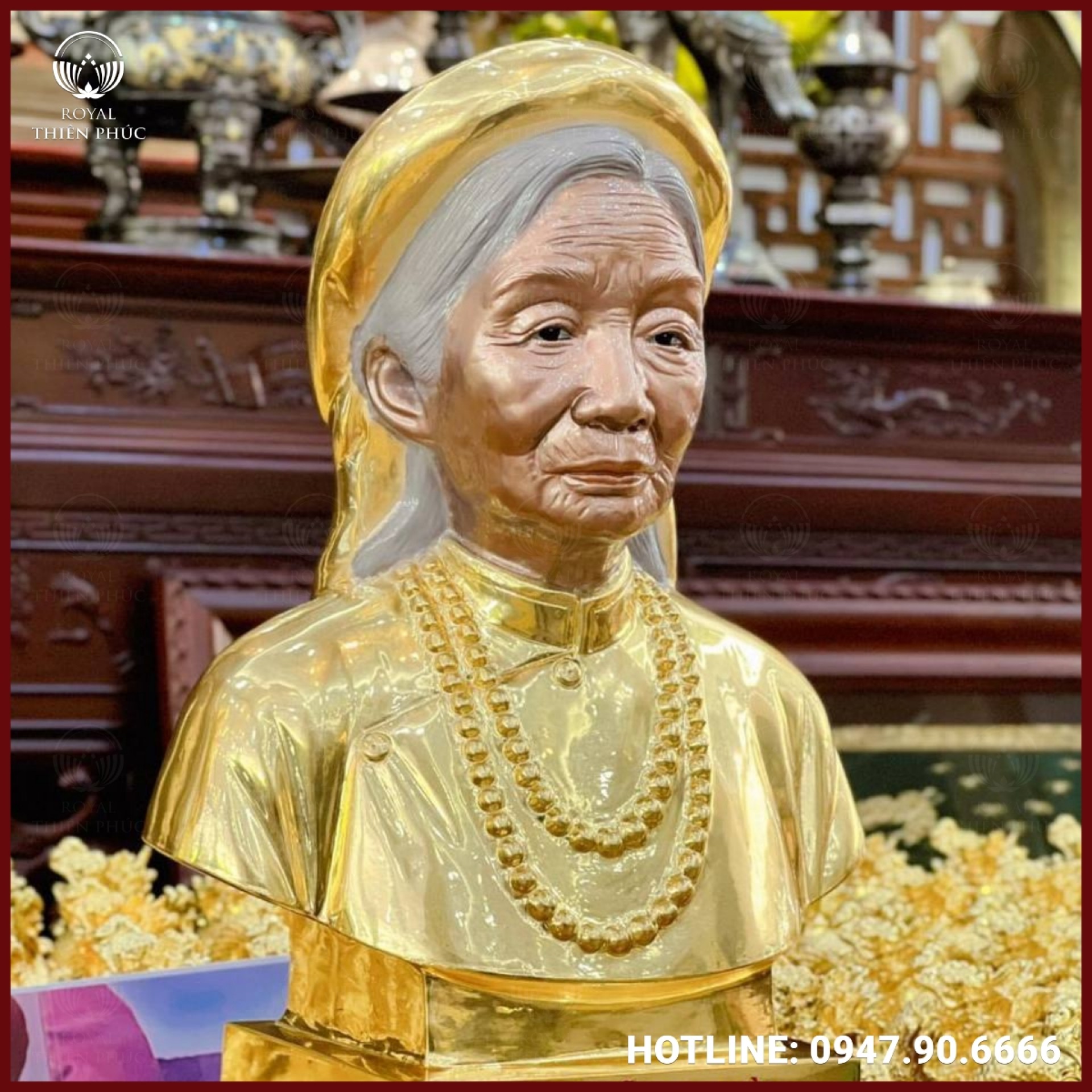 Tượng chân dung cụ bà bằng đồng mạ vàng