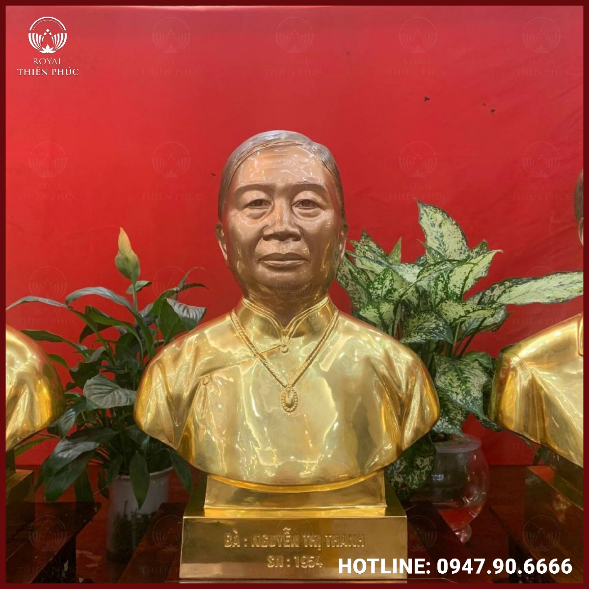 Tượng truyền thần cụ bà bằng đồng